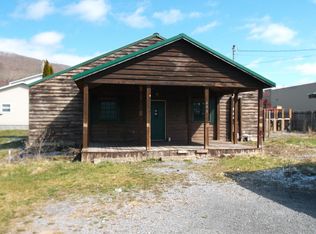 493 Monroe St, Rupert, WV 25984