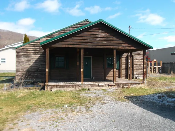 493 Monroe St, Rupert, WV 25984
