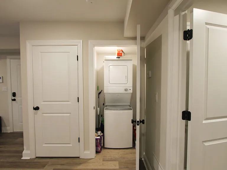 492 Roxborough Ave — Photo 23