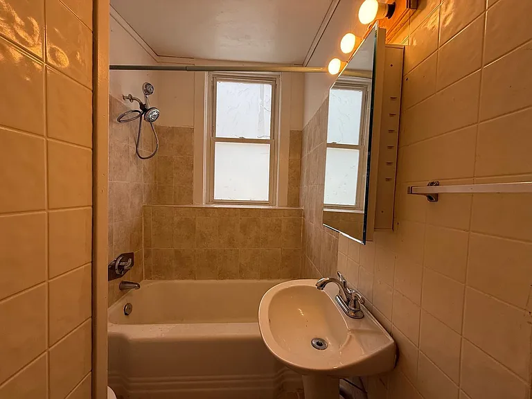977 Riverside Dr #B — Photo 7