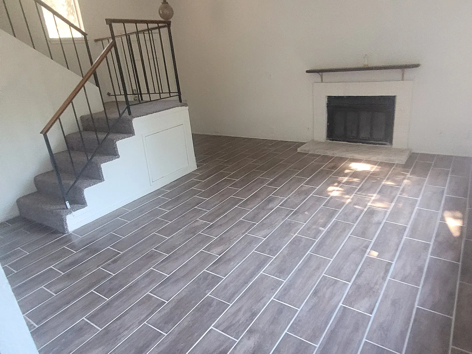 3 bed, 2.5 bath, 1401 sqft, $2,400 — Photo 4