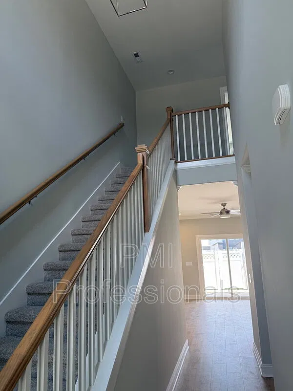 3 bed, 2.5 bath, 1776 sqft, $2,449 — Photo 3