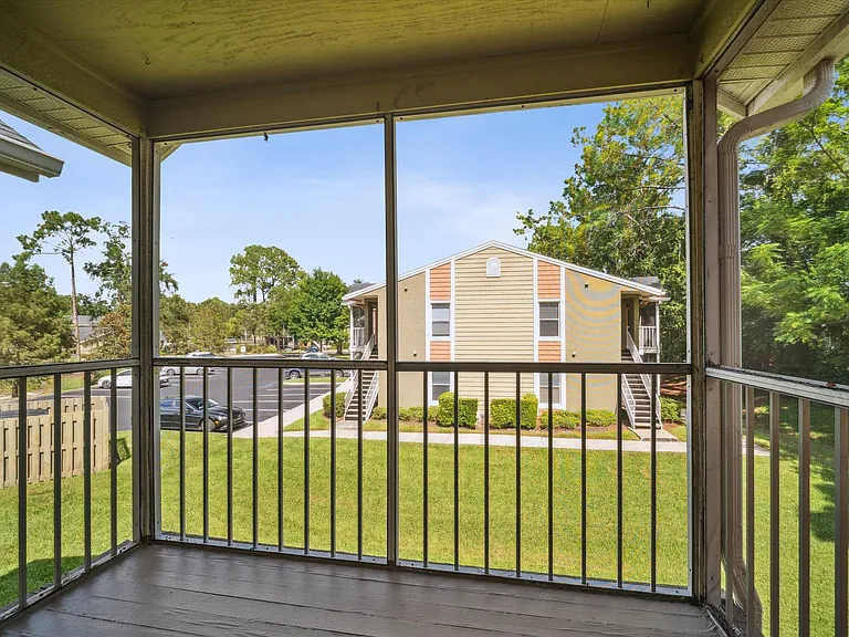 One Bedroom - 1 Bed / 1 Bath - 548 Sq.Ft.