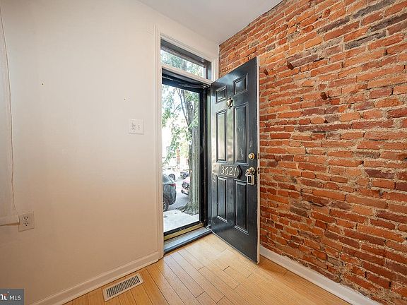 4th image of 3621 Calumet St