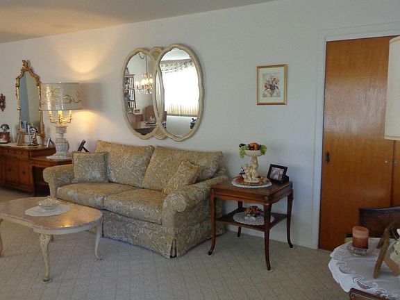 2nd image of 25 Falmouth St