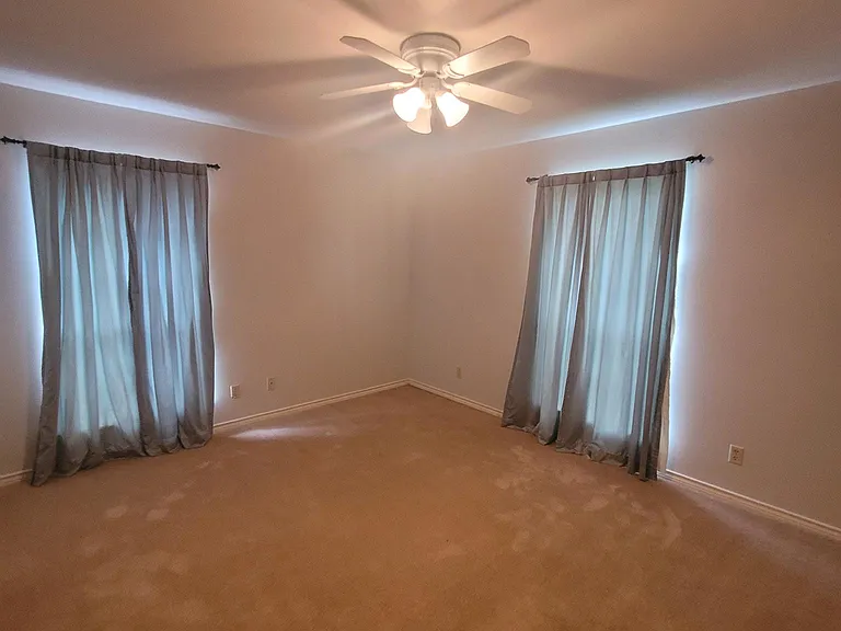 414 Amberwood Cir — Photo 24