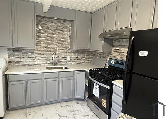 5th image of 7 Deering Ct