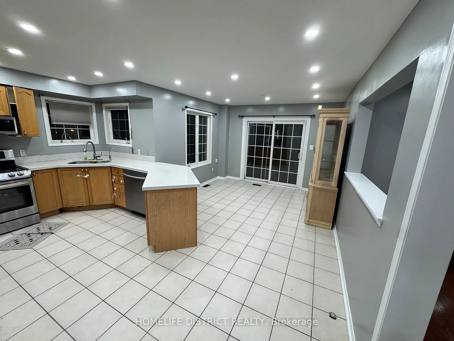 4 bed, $3,200 — Photo 3