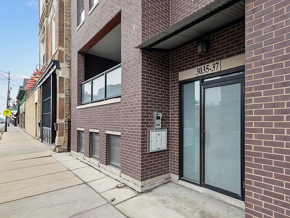 2nd image of 3035 W Belmont Ave Unit 2E