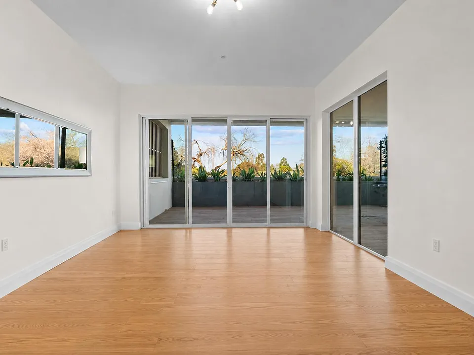 4115 El Camino Real #333