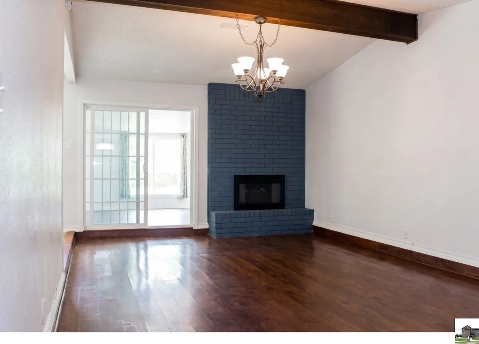 3 bed, 2.0 bath, 1372 sqft, $1,200 — Photo 2