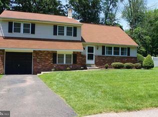 1210 Manor Dr, Warminster, PA 18974