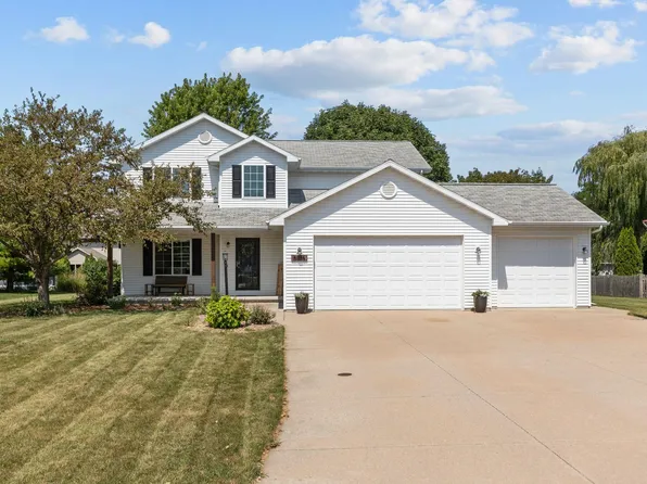 W5876 Blue Bonnet Dr, Appleton, WI 54915