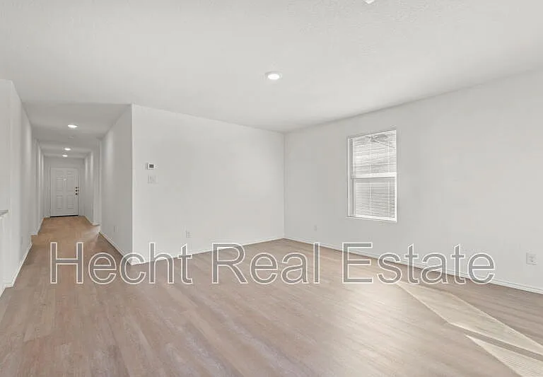 2910 Green Finch — Photo 14