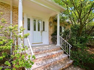 11 Castle Drive, Middletown, NJ 07748