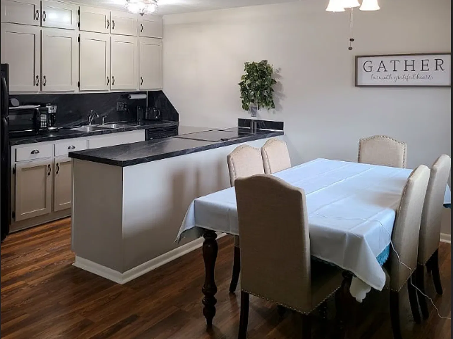 Woodcrest Condos — Photo 1