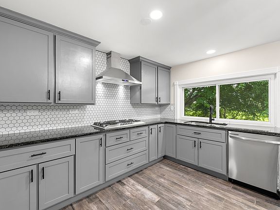 5th image of 1055 Samson Dr