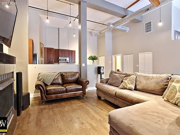 4th image of 1215 W Gunnison St APT 208