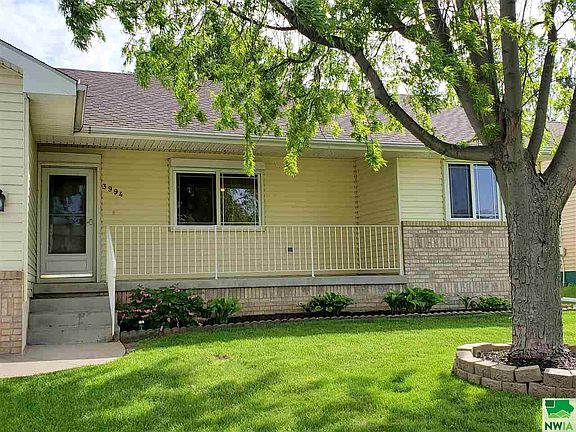 3rd image of 3994 Fieldcrest Dr