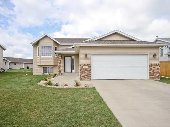 1854 7th St W, West Fargo, ND 58078