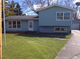 109 W State Rd, North Prairie, WI 53153