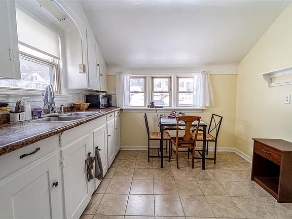 3rd image of 529 Woodford Ave