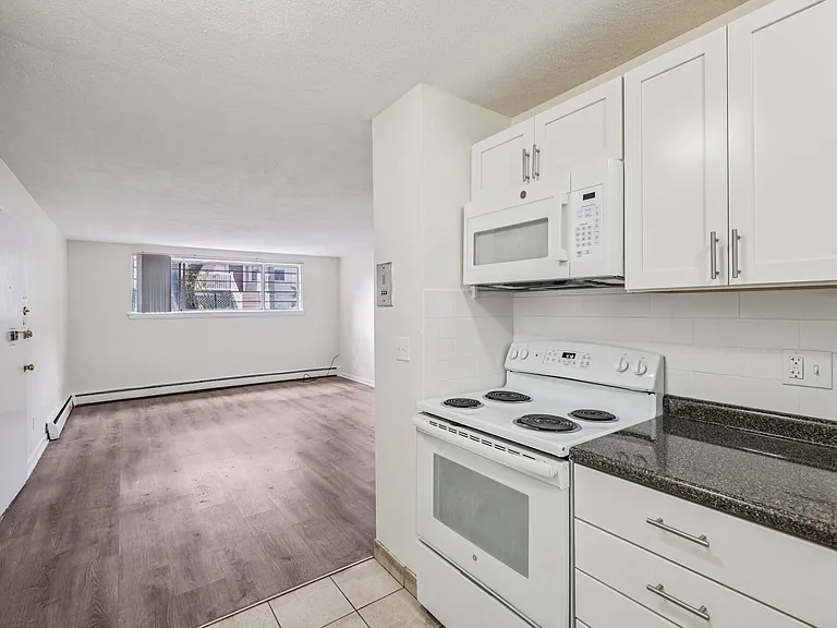 Gardner Street Apartments — Photo 14