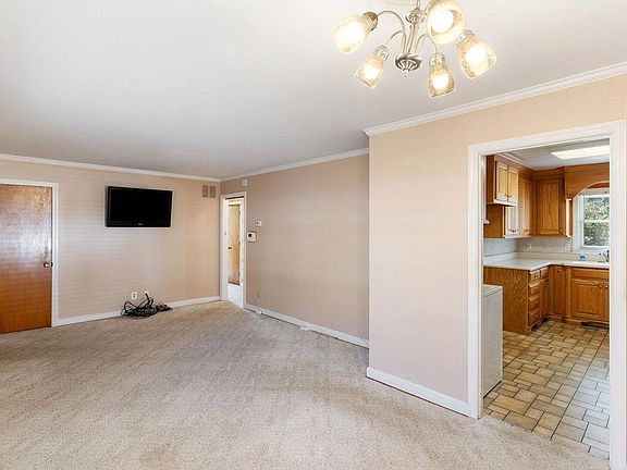 4th image of 205 Lakeview Hts