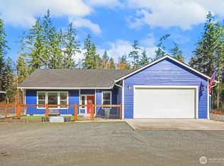 3237 Hilberg Ln, Clinton, WA 98236