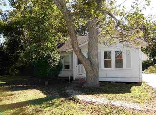 6540 Washington St, Groves, TX 77619