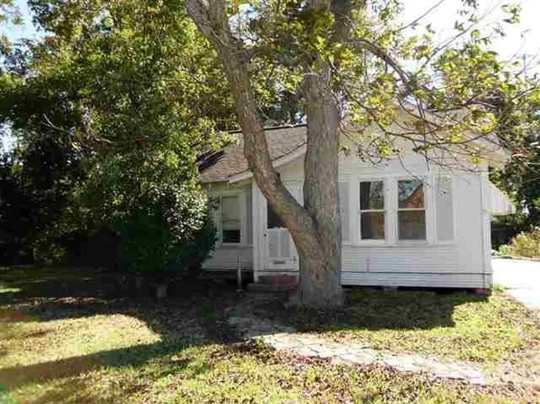6540 Washington St, Groves, TX 77619