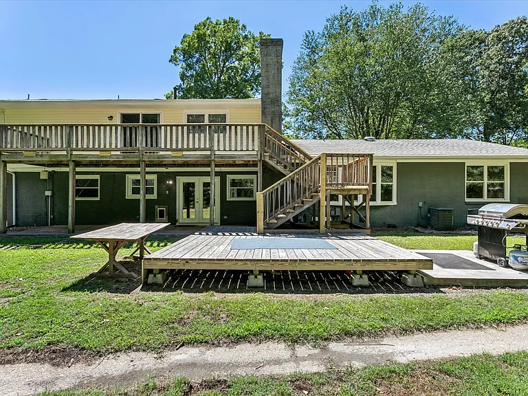 112 Leslie Dr — Photo 8