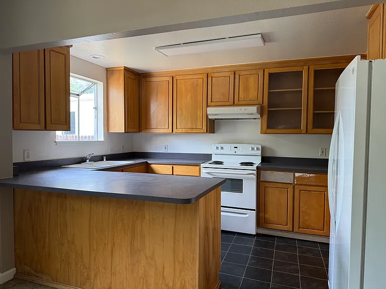560 W Emerson Ave — Photo 10