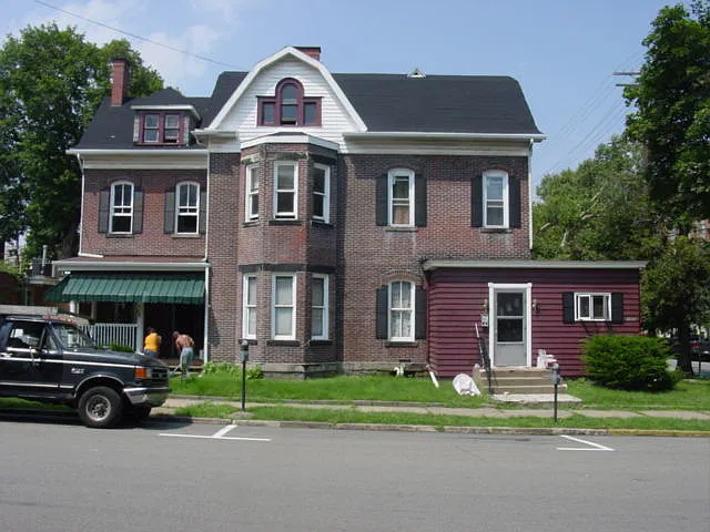 Heat Included!! Newly Updated Large First-Floor 1-Bedroom Apartment in Quiet Beaver Falls Neighbo... — Photo 1