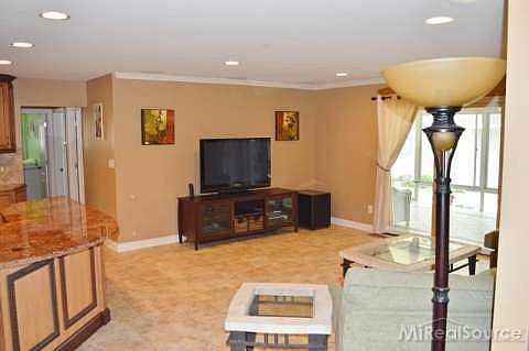 4th image of 47988 Jefferson Ave