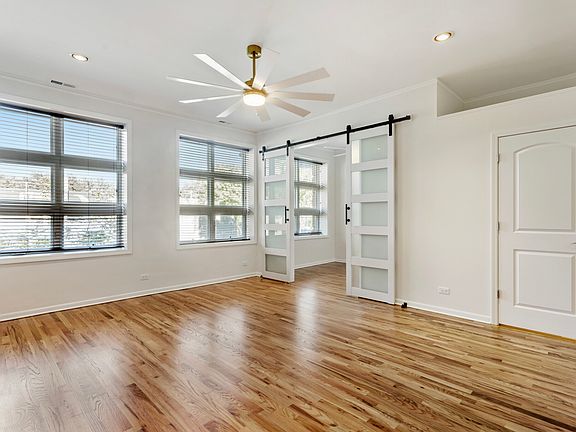 2nd image of 5519 N Broadway St APT 2W