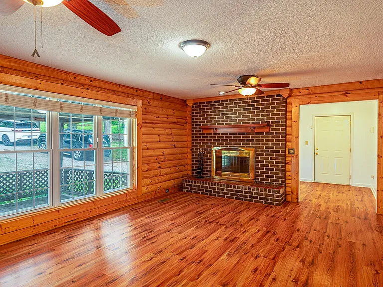 9422 Fuller Rd — Photo 10