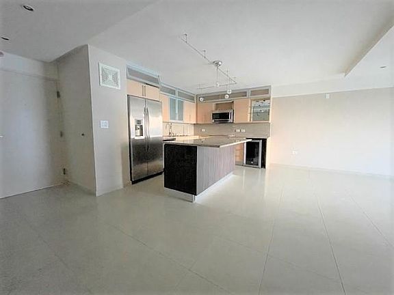 5th image of 305 Calle Figueroa Villamil Metro Plaza Towers #701