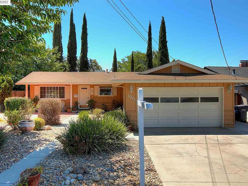 2nd image of 1045 Mocho St