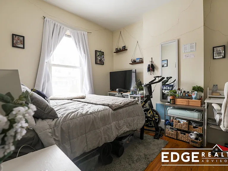 8 Woodmont St — Photo 4