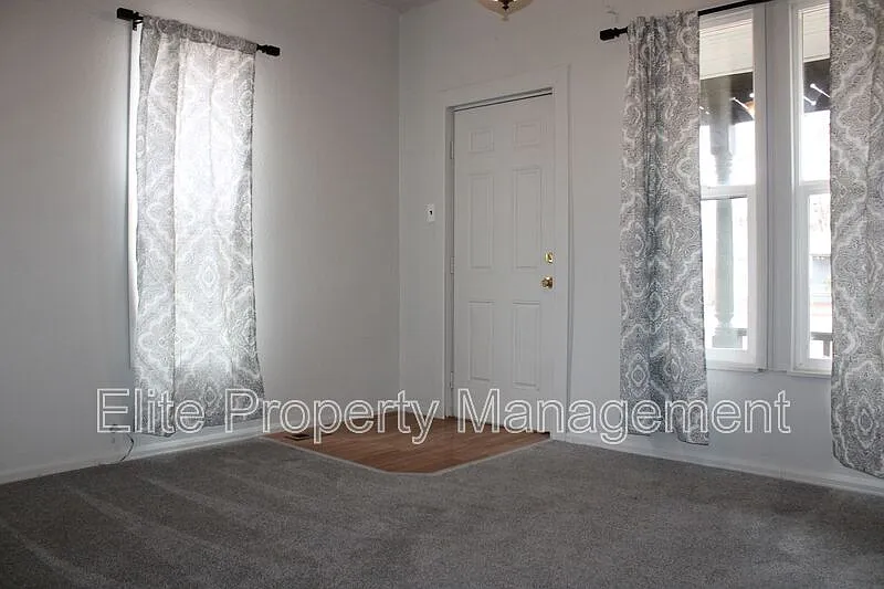 2 bed, 1.5 bath, 756 sqft, $1,125 — Photo 3
