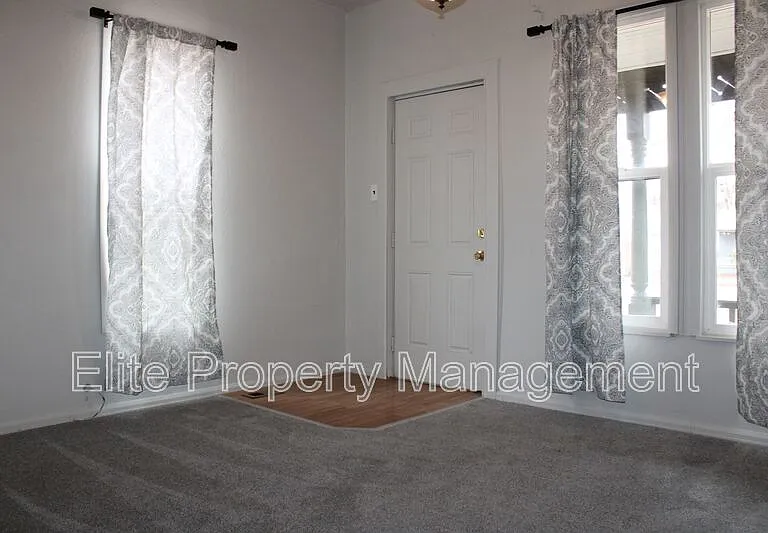 315 E City Center Dr — Photo 3