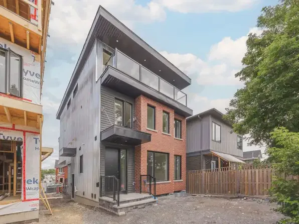 138 Carillon St #1A, Ottawa, ON K1L 5Y3