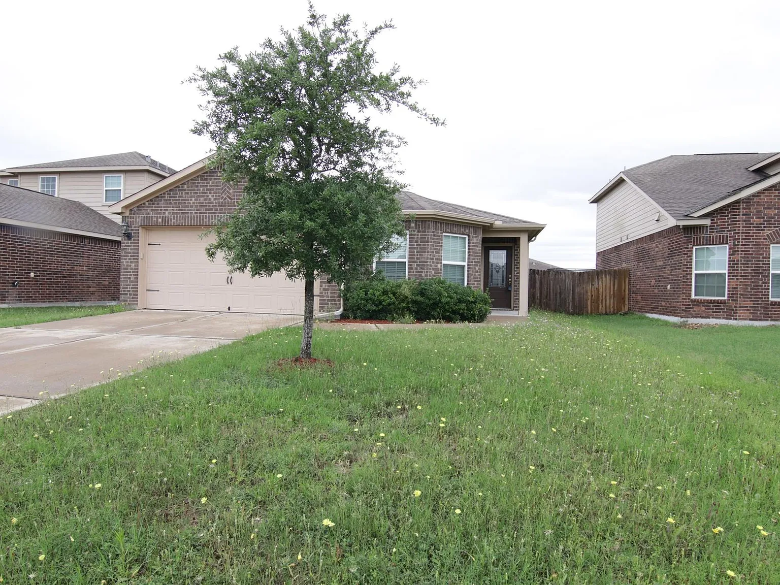 3 bed, 2.0 bath, 1894 sqft, $1,950 — Photo 1