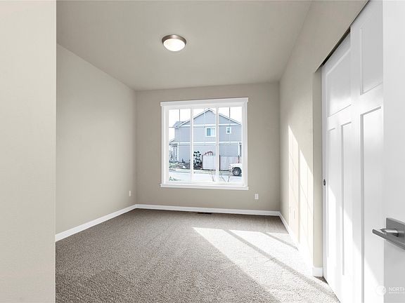5th image of 9802 Brooklyn Lane SE