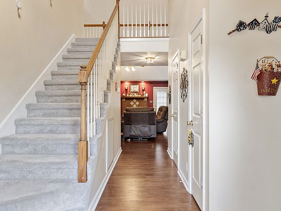 3rd image of 531 Brentwood Cir