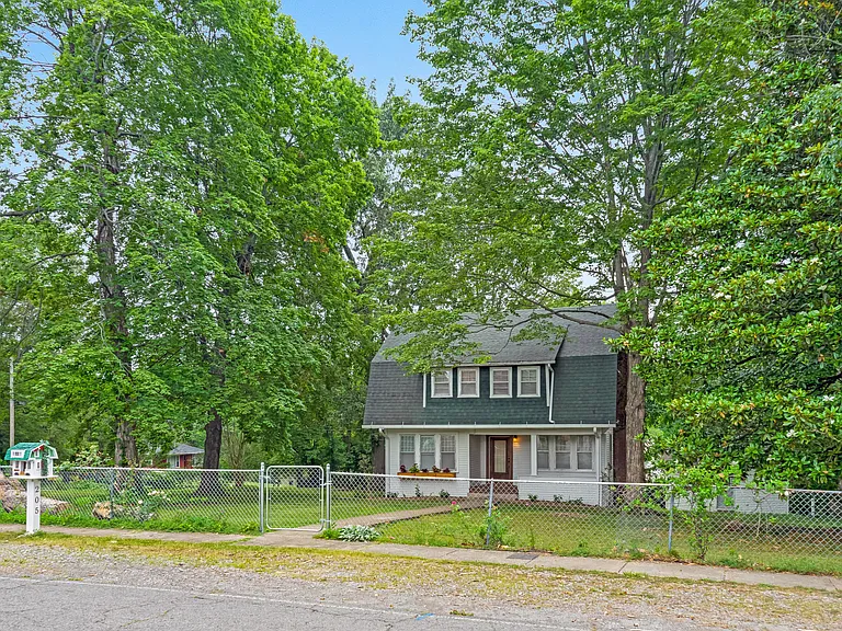 205 W Main St — Photo 35