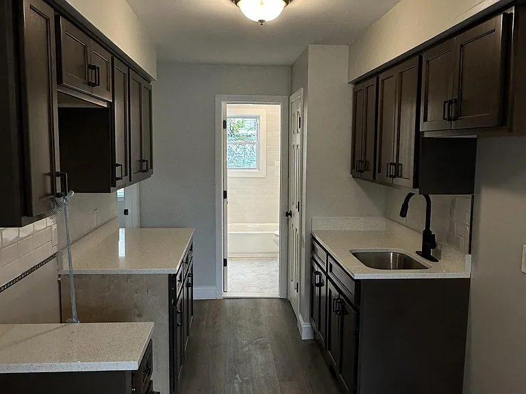 411 Boulevard St — Photo 4