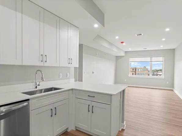 475 Communipaw Avenue image 7 of 33