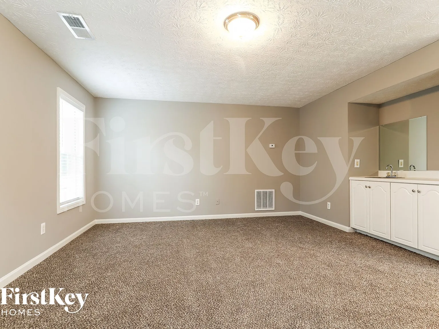4 bed, 2.5 bath, 2572 sqft, $3,015 — Photo 3